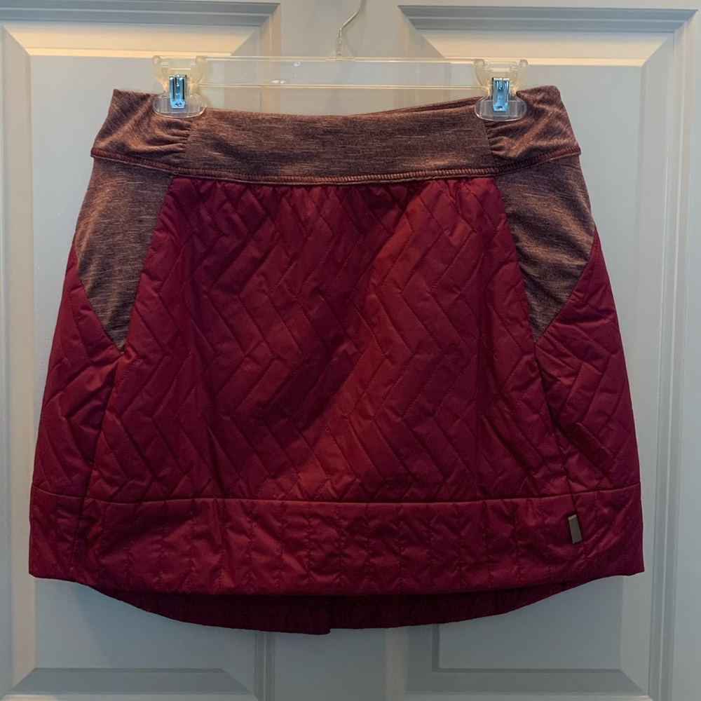 Quilted, insulated mountain hardware mini skirt